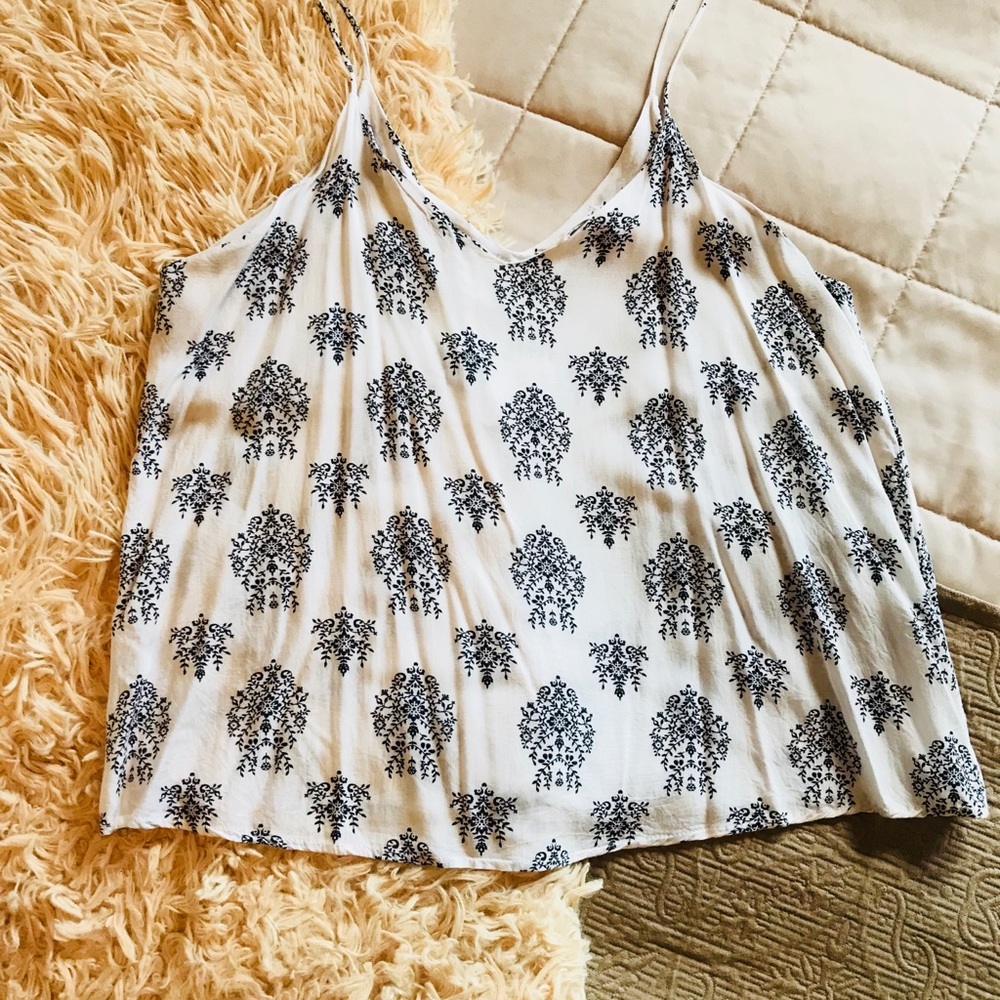 Lg/Xl White flowy tank with navy floral design